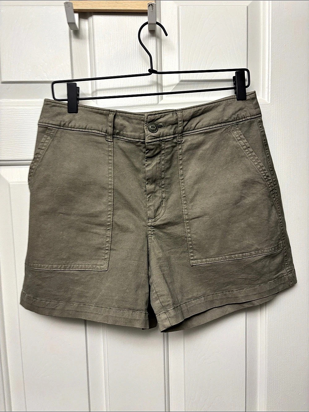 Universal Thread Mid-Rise Utility Shorts Green Size 8